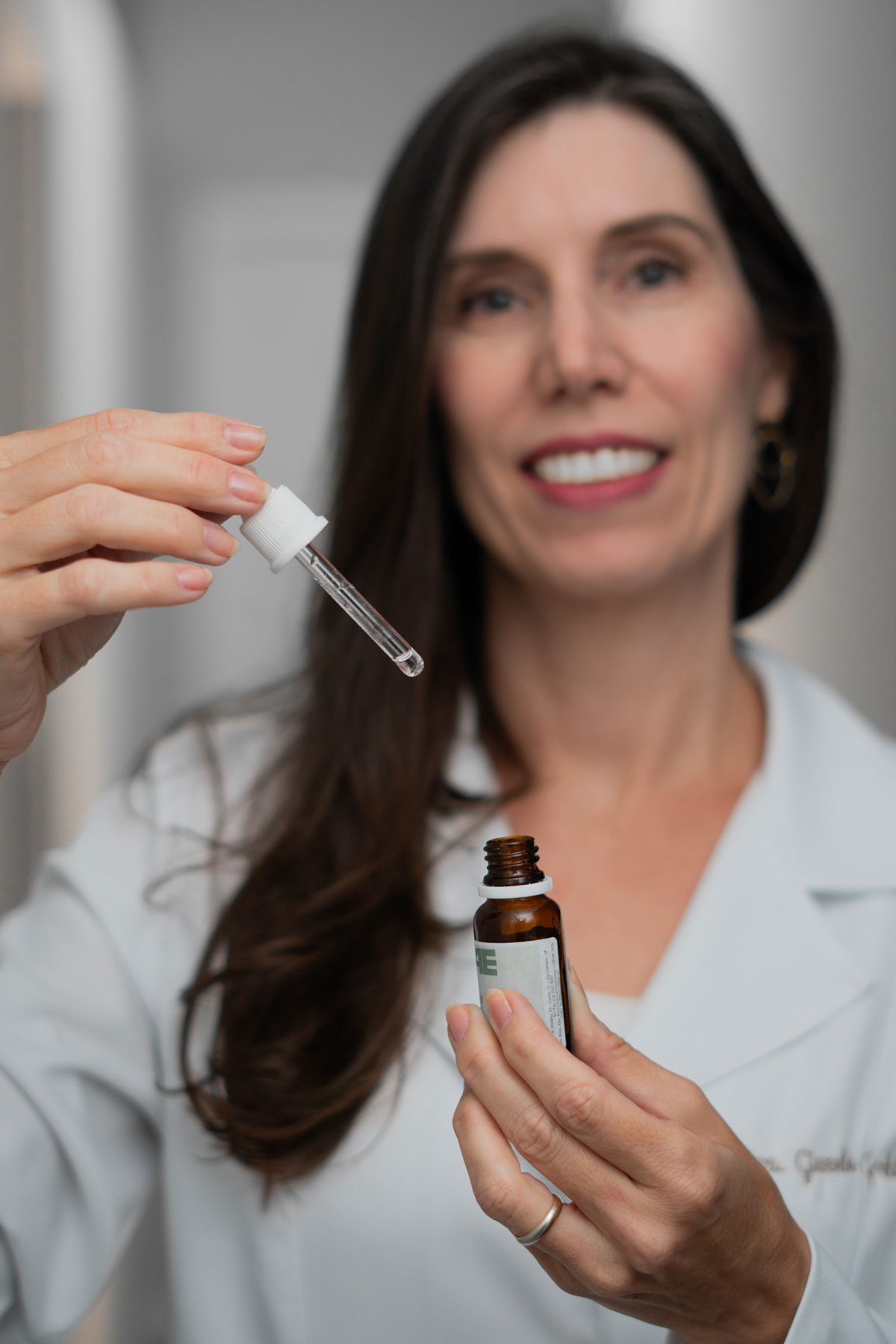 Gissele Greblo – Homeopata com medicamento homeopático